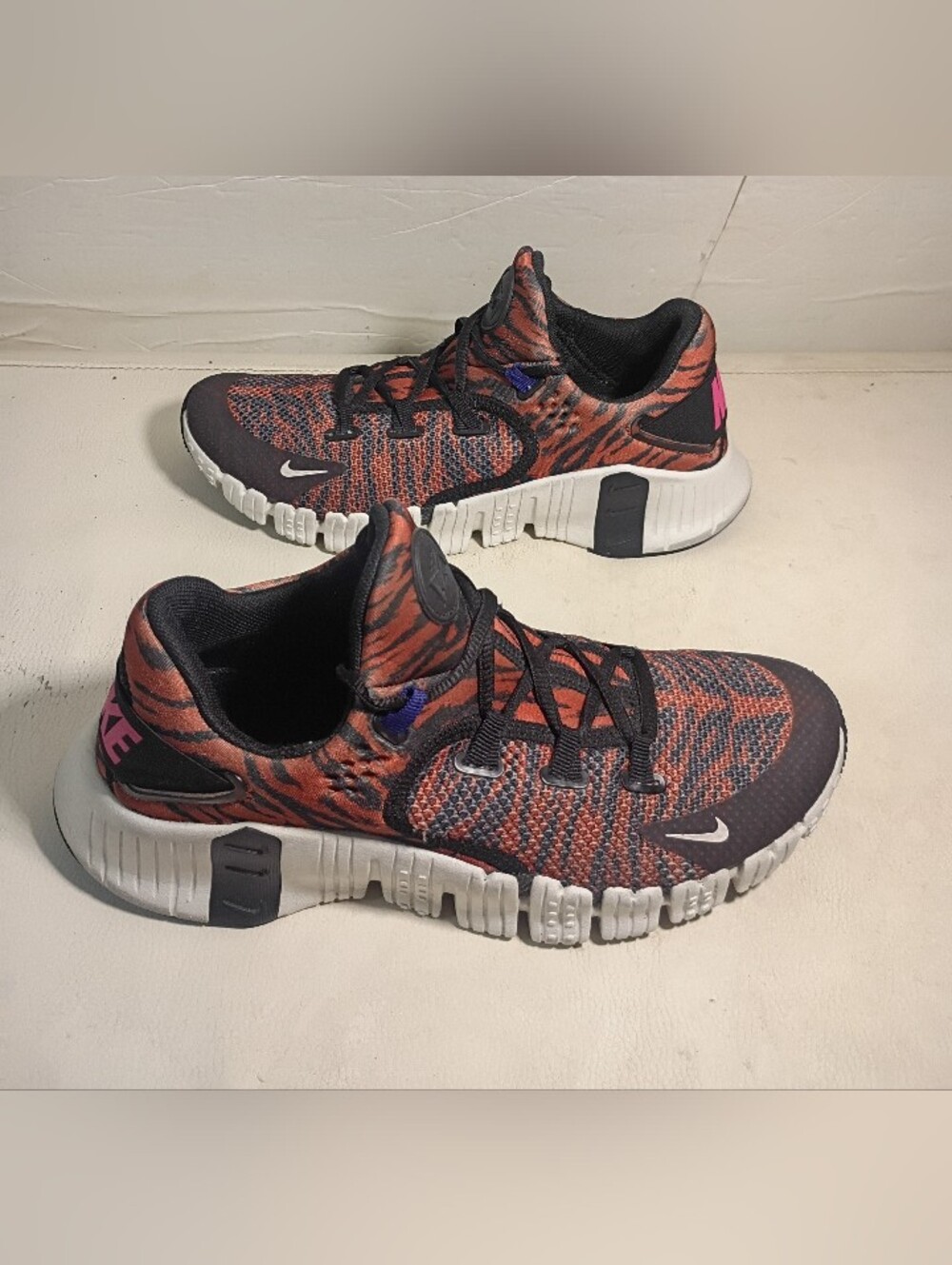 NIKE Women's Free Metcon 4 'Tiger' Black/Burnt Sunrise DJ8655-018 Size 7.5 CT*
